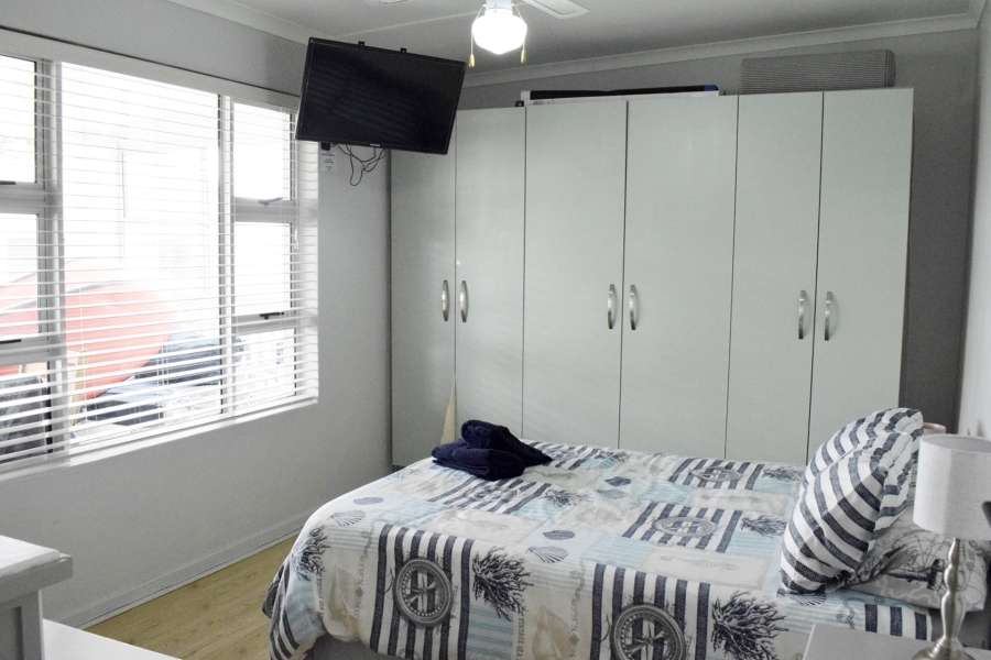 5 Bedroom Property for Sale in Struisbaai Western Cape